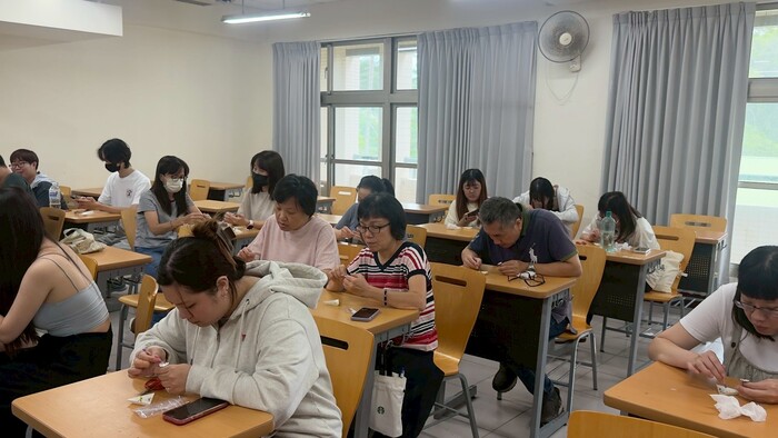 醫護學院辦理「臻愛自己IV－快樂時刻」晶鑽戒指手作課程　提升師生幸福感與心理健康圖片
